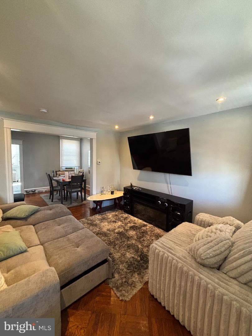 537 Anchor Street photo 3