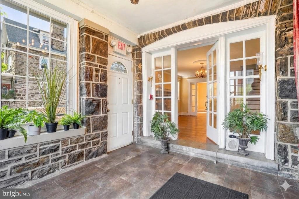 1421 W Fisher Avenue photo 4
