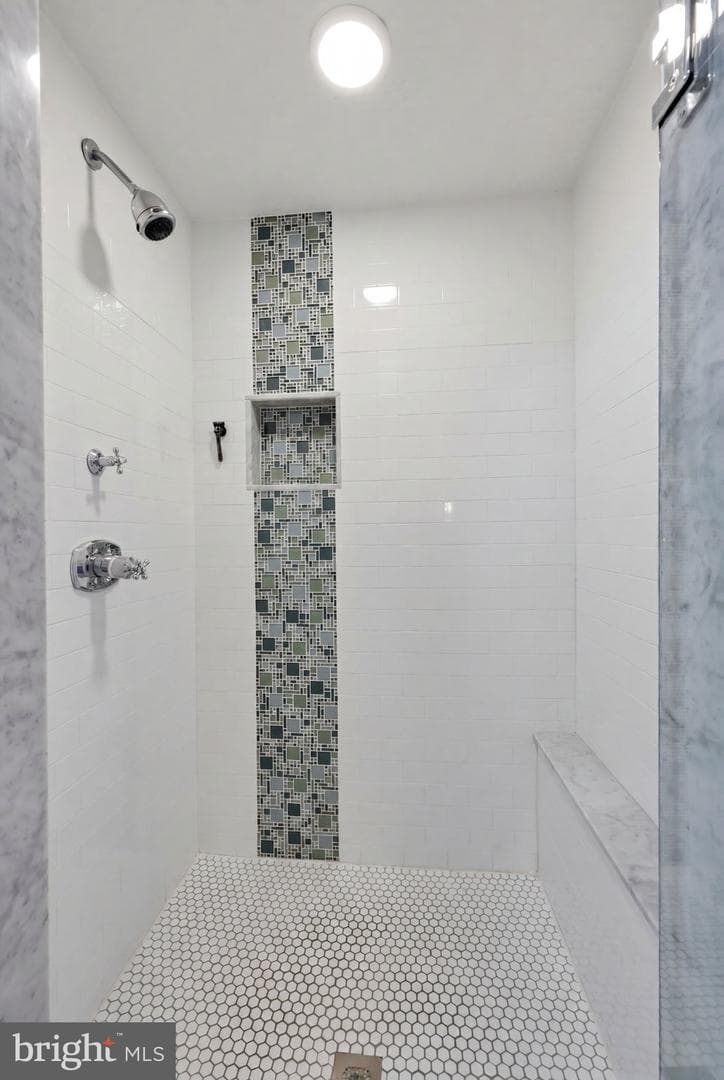 509 E Roumfort Road photo 47