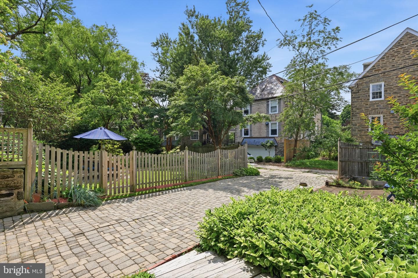 509 E Roumfort Road photo 77