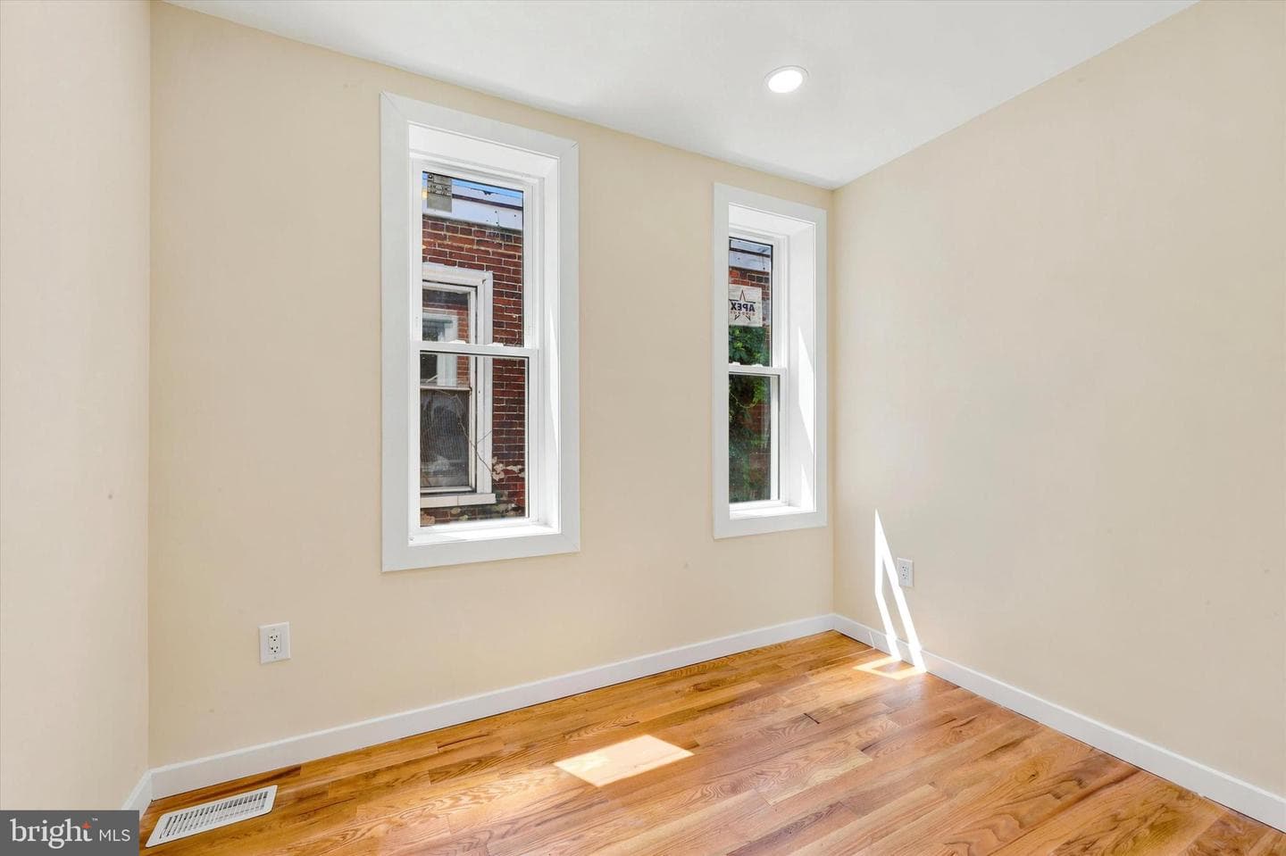 642 N Frazier Street photo 13