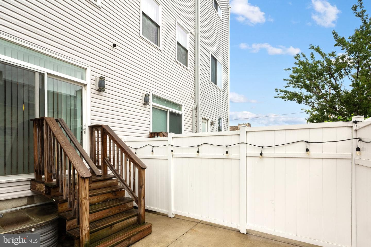 1135 E Berks Street photo 10