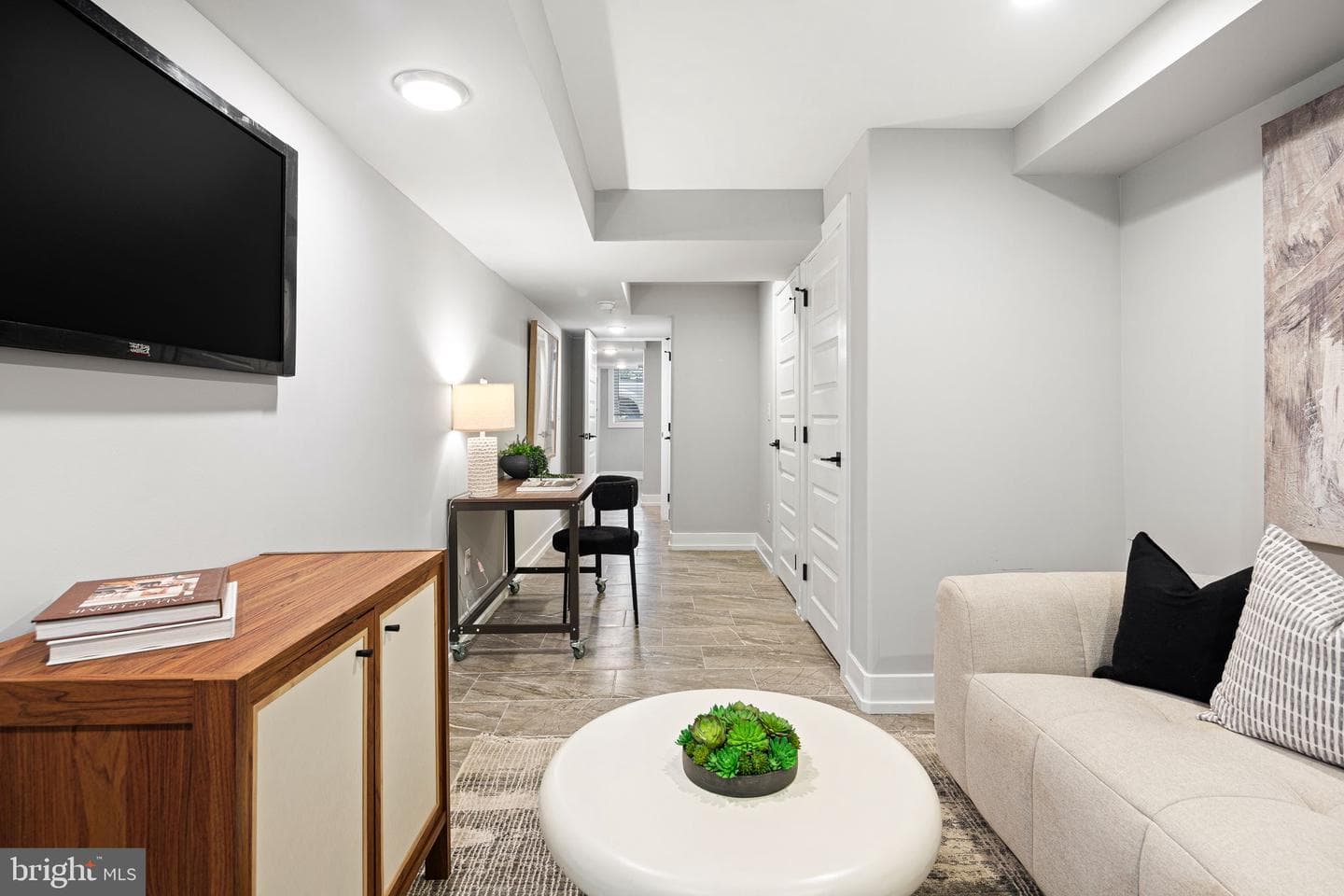 1135 E Berks Street photo 11