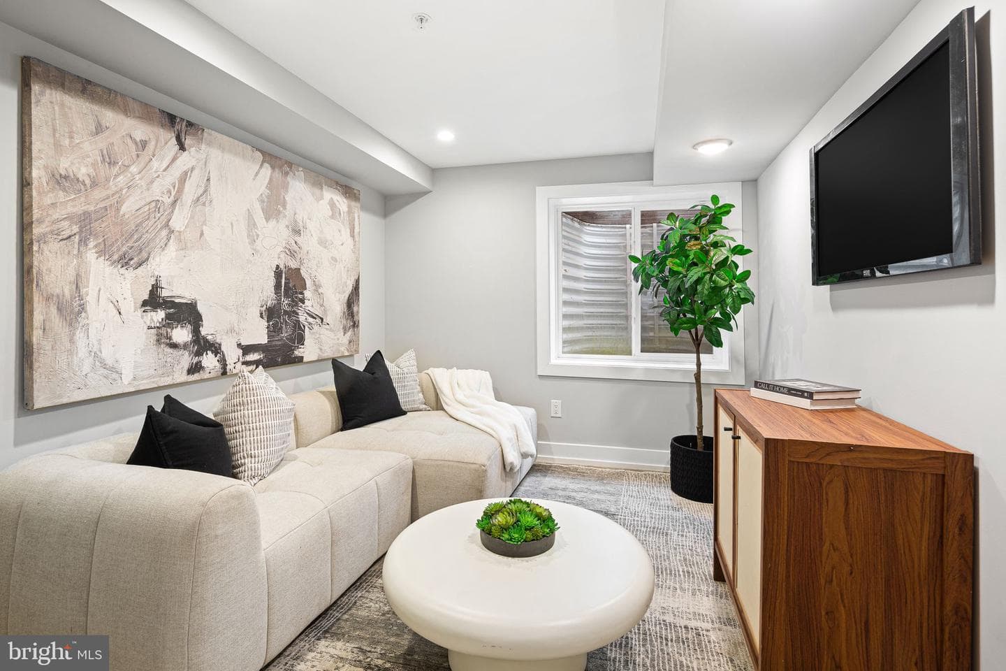 1135 E Berks Street photo 12