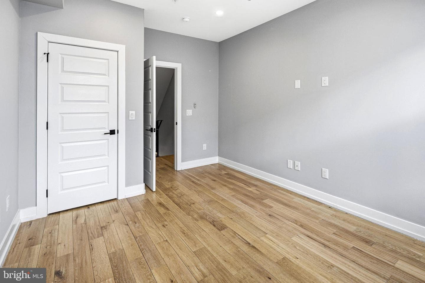 1135 E Berks Street photo 19