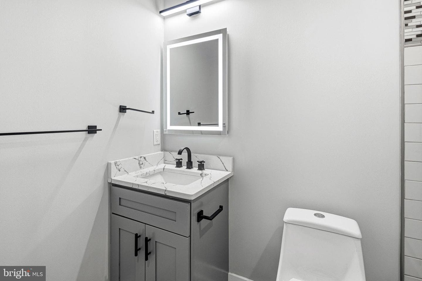 1135 E Berks Street photo 21
