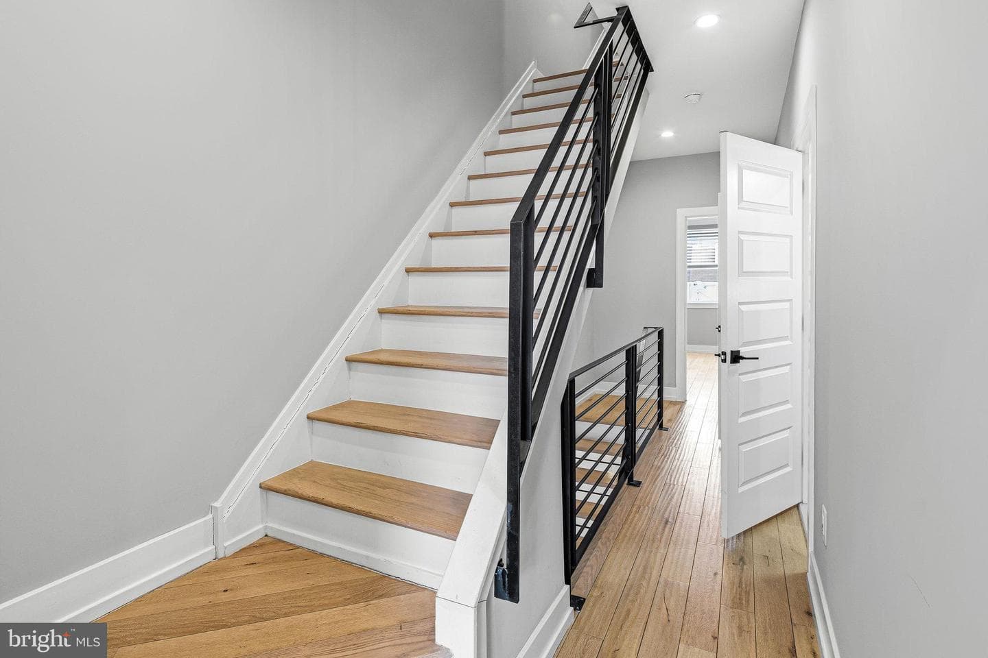 1135 E Berks Street photo 25