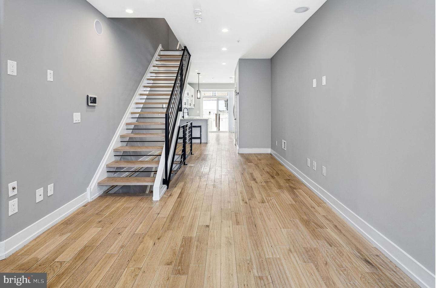 1135 E Berks Street photo 40