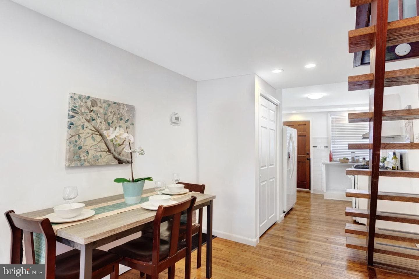 1036 Montrose Street photo 4