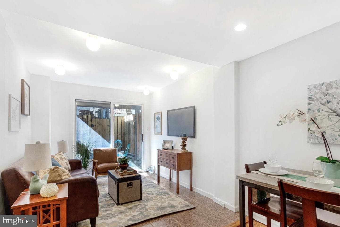1036 Montrose Street photo 5