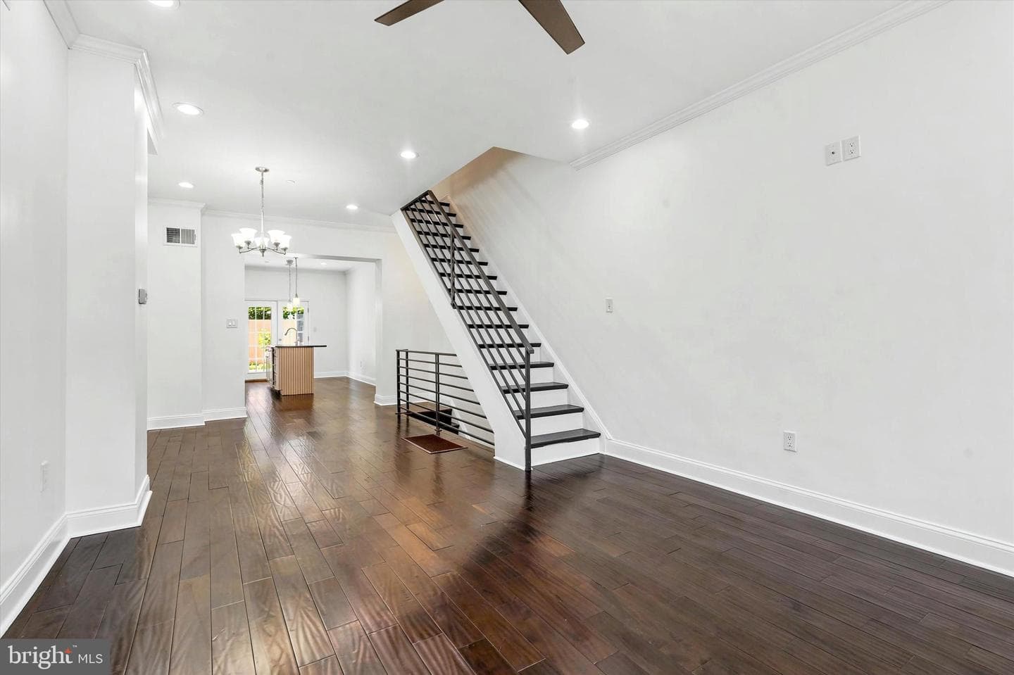 726 Mckean Street photo 4