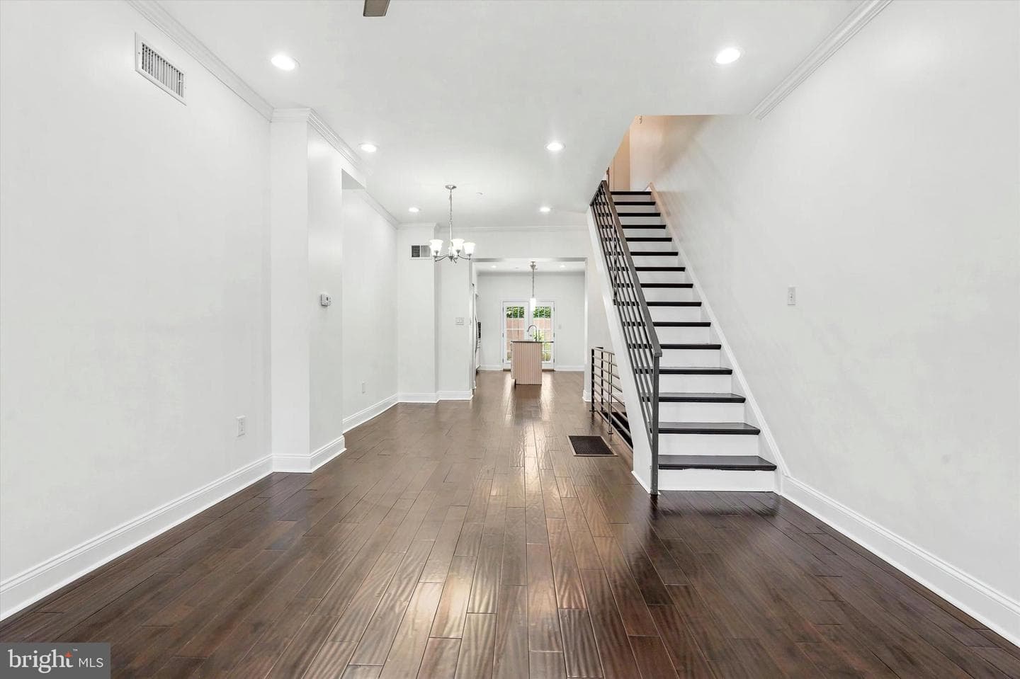 726 Mckean Street photo 5