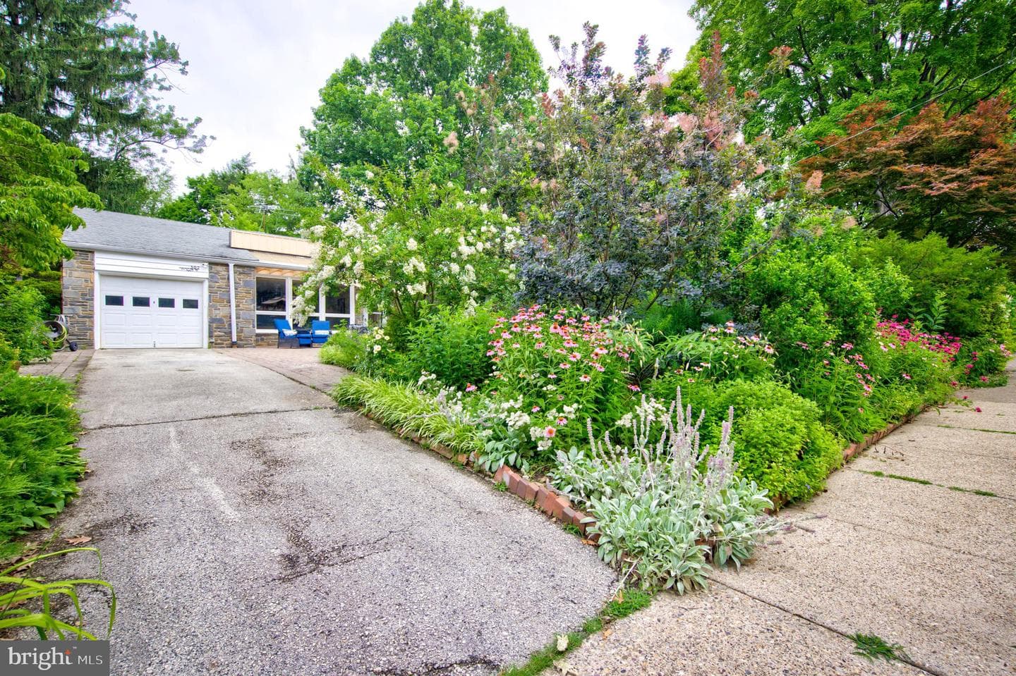 307 E Roumfort Road photo 18