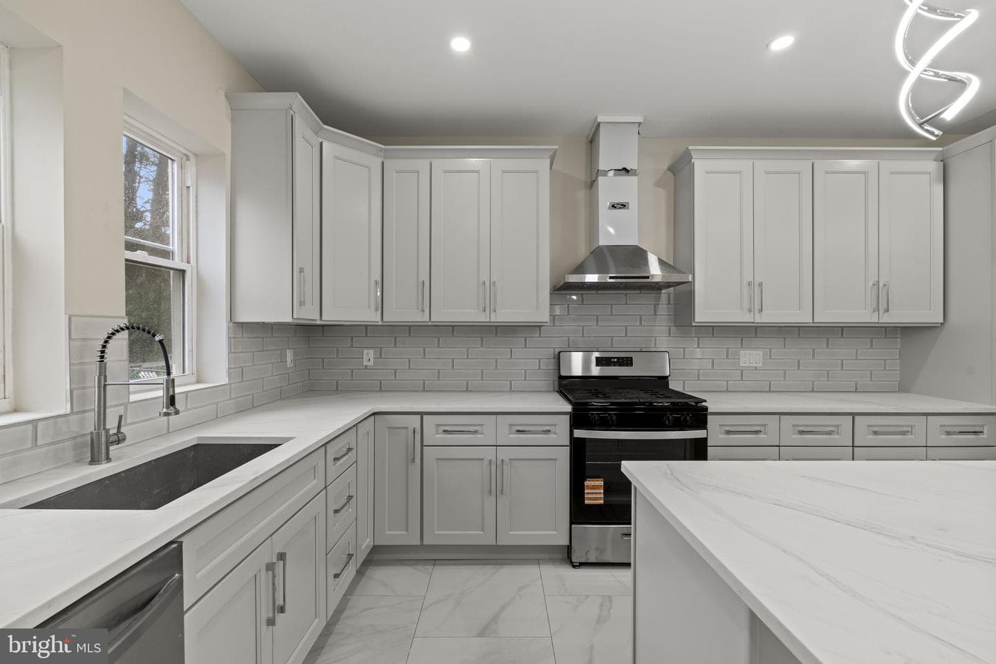 1651 Conklin Street photo 11
