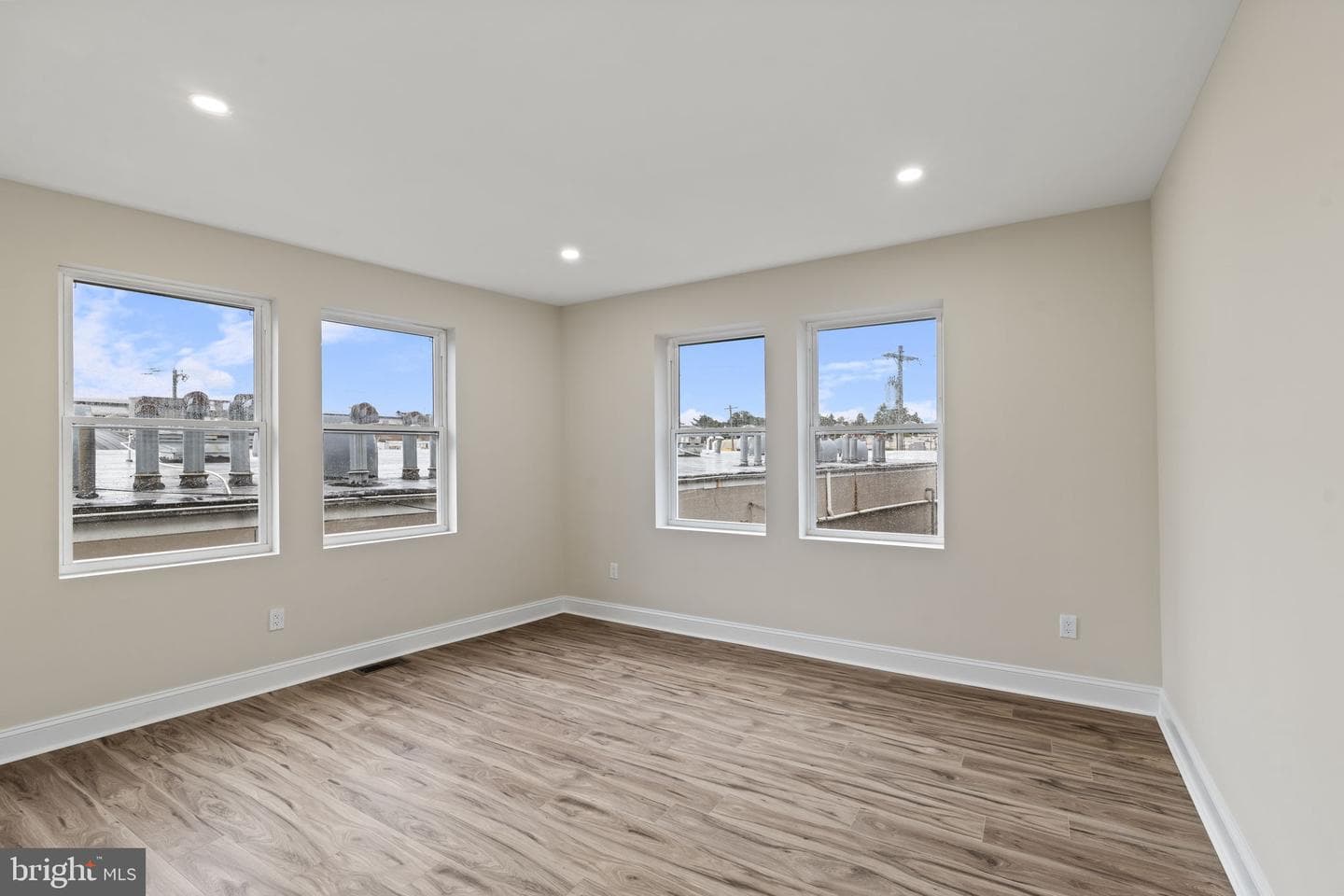 1651 Conklin Street photo 13