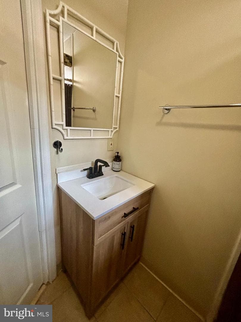 808 E Hilton Street photo 13