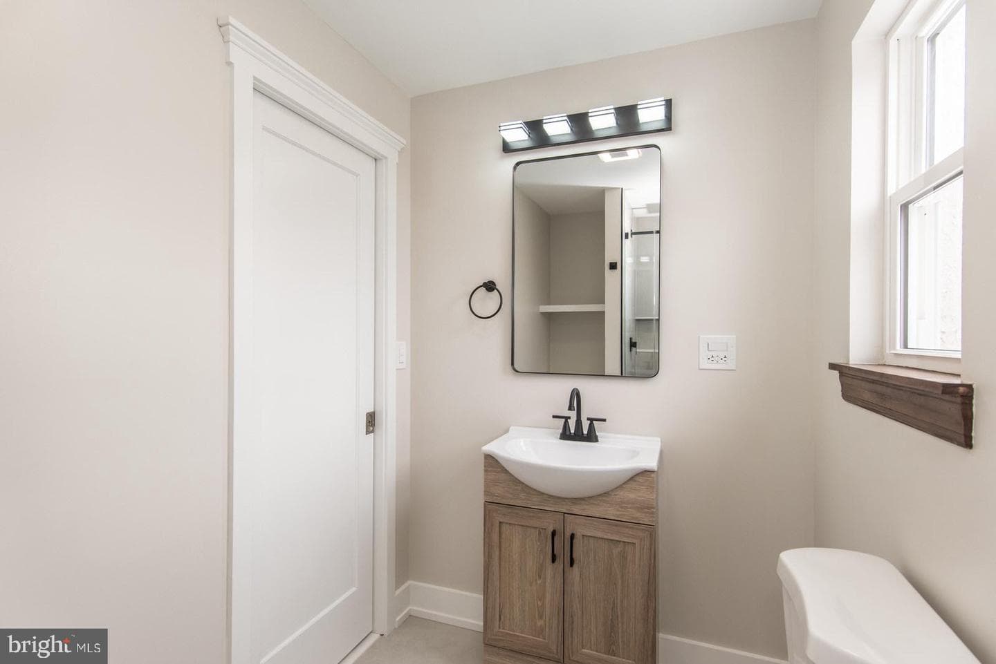 3143 Livingston Street photo 38