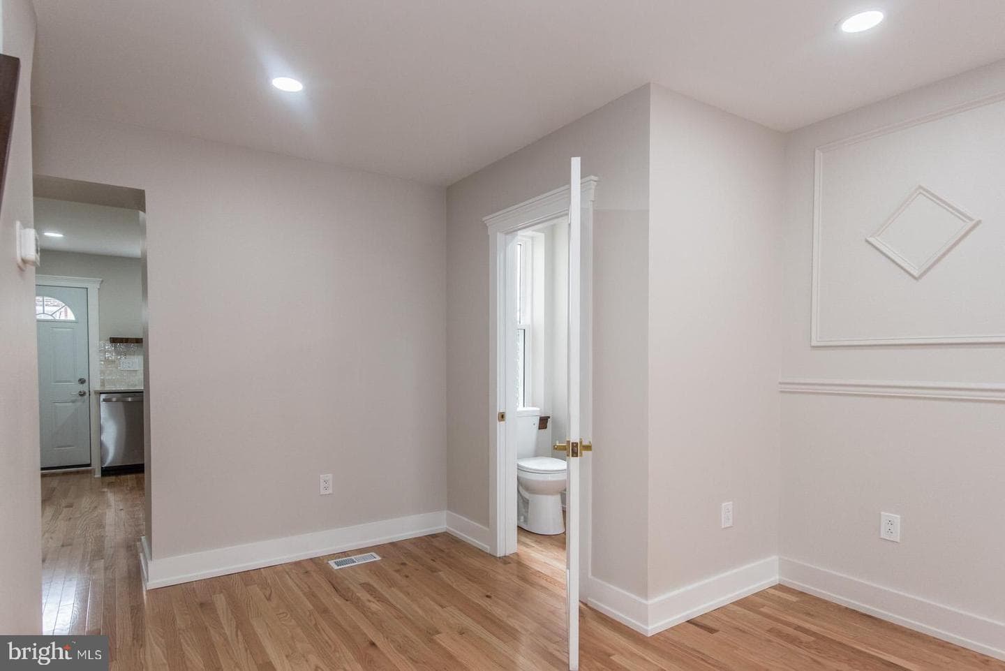 3143 Livingston Street photo 9