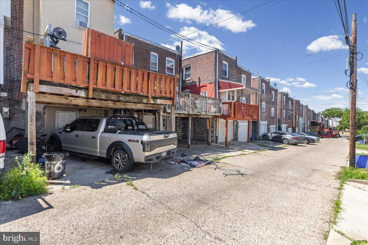 5635 Diamond Street photo 3
