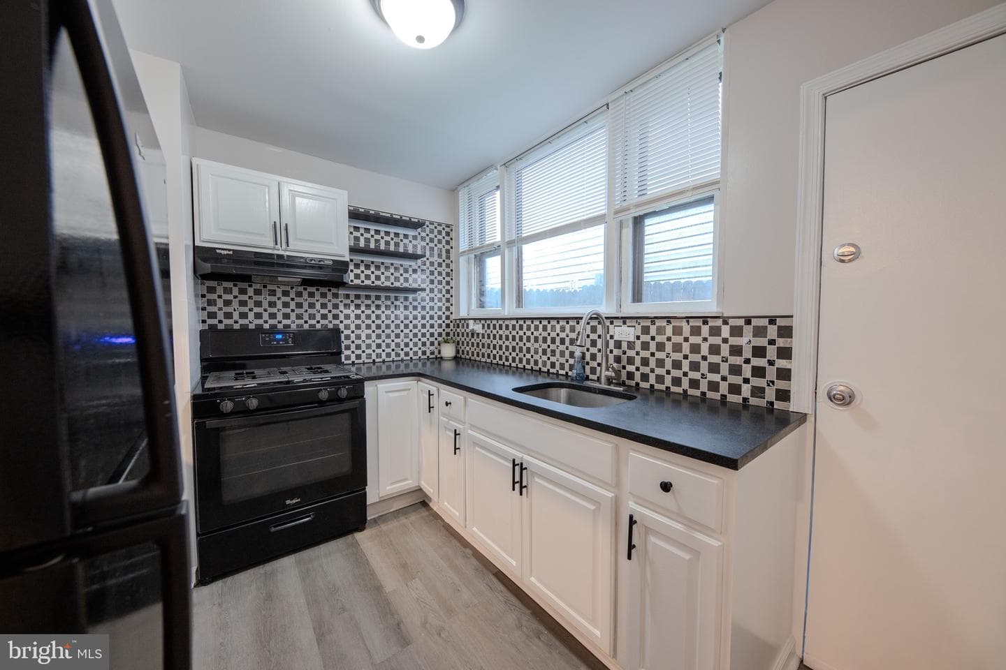 2924 Salmon Street photo 14