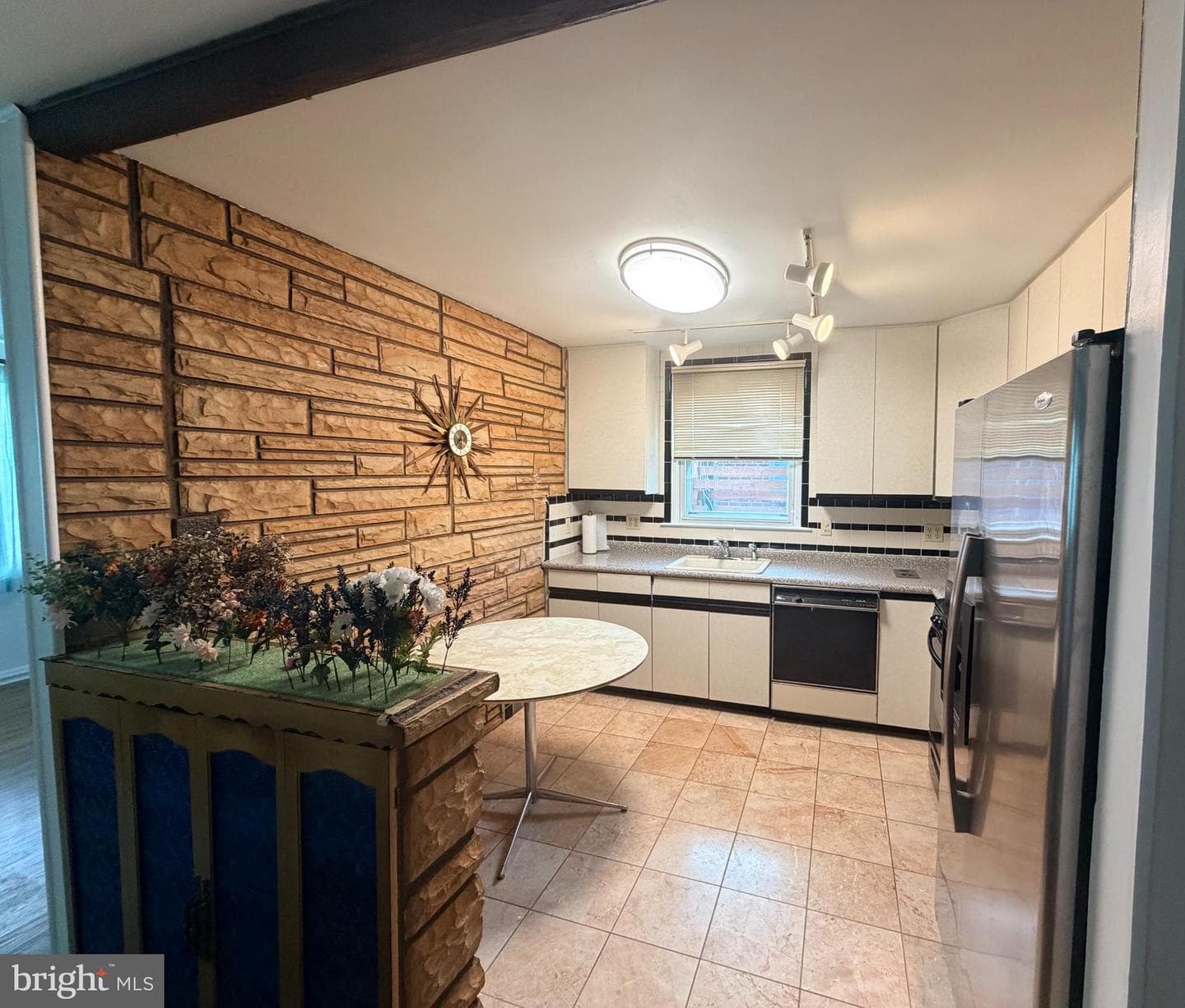 1621 Strahle Street photo 13
