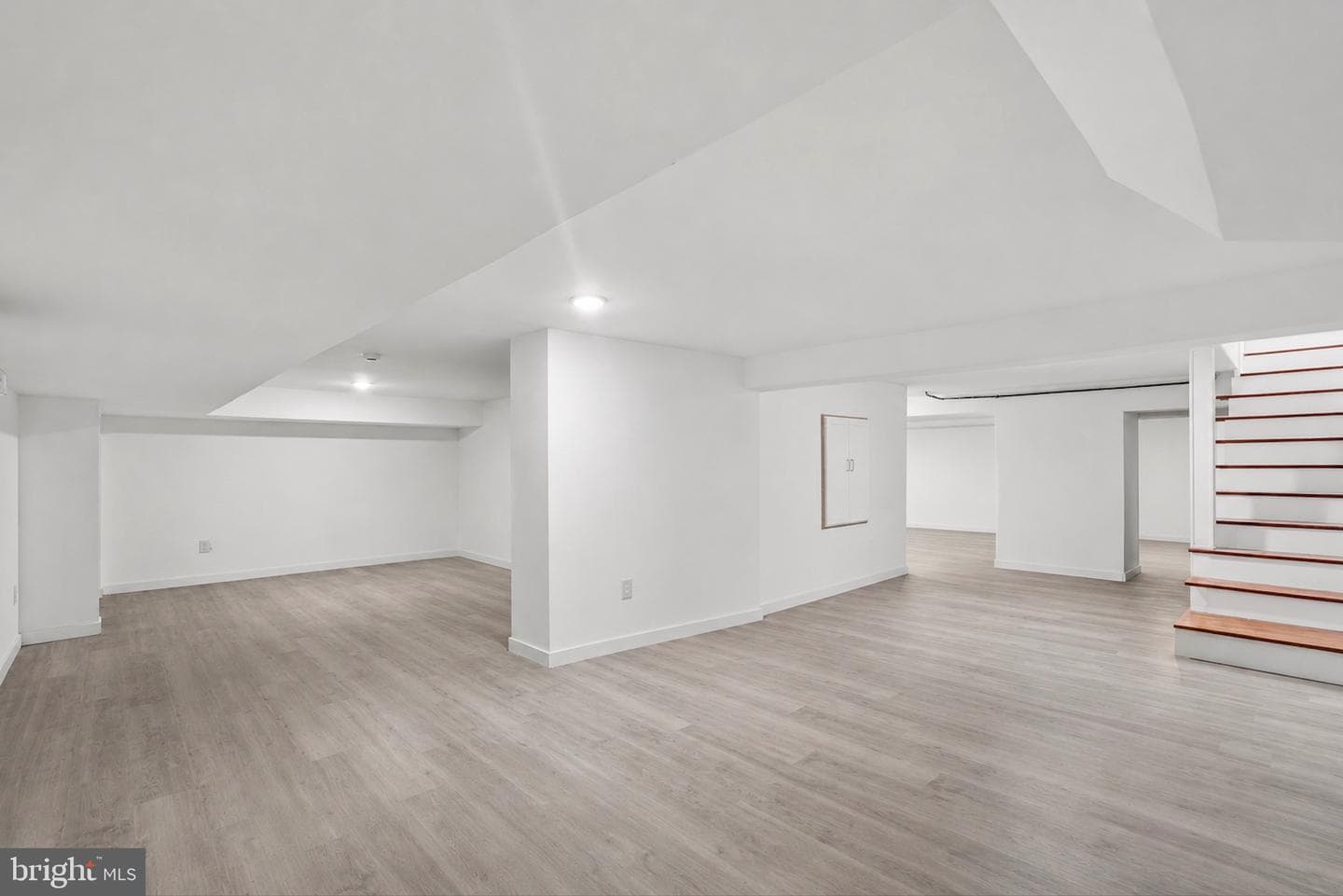 5900 Woodbine Avenue photo 31