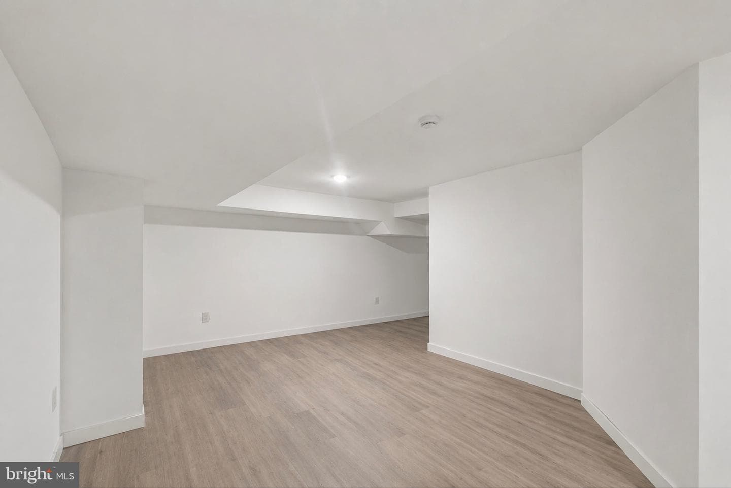 5900 Woodbine Avenue photo 32