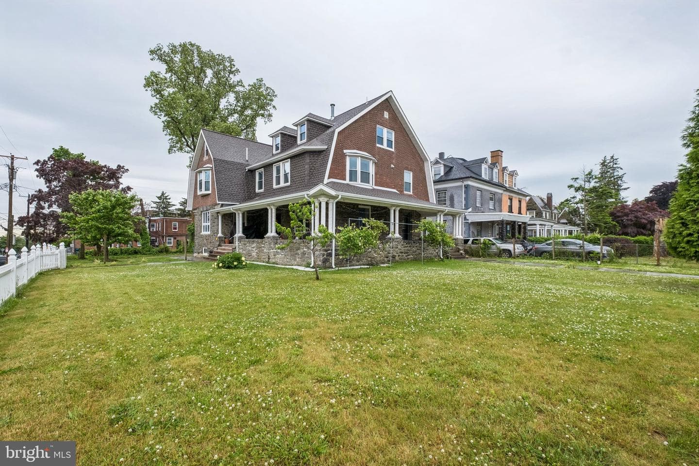 5900 Woodbine Avenue photo 5