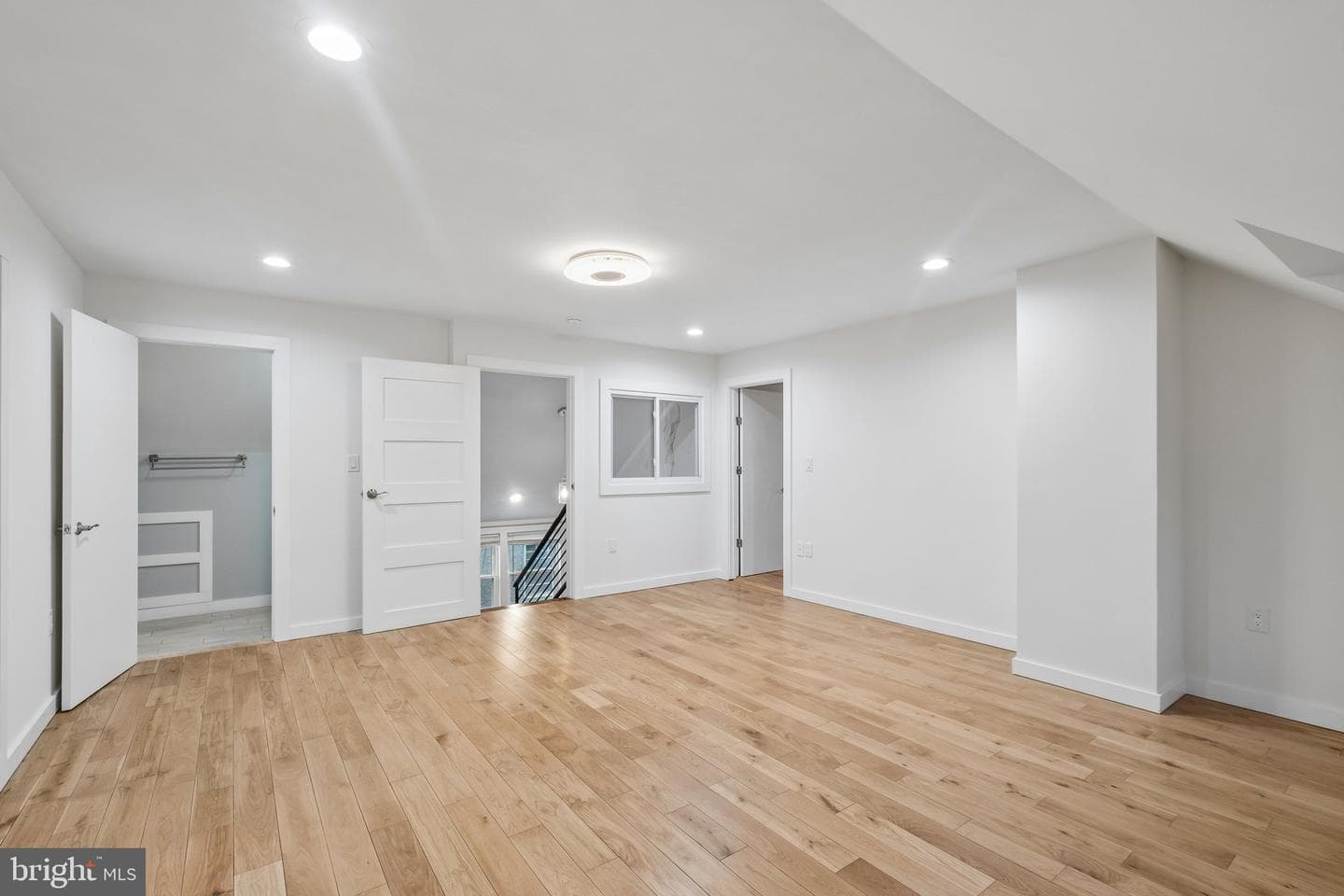 5900 Woodbine Avenue photo 58