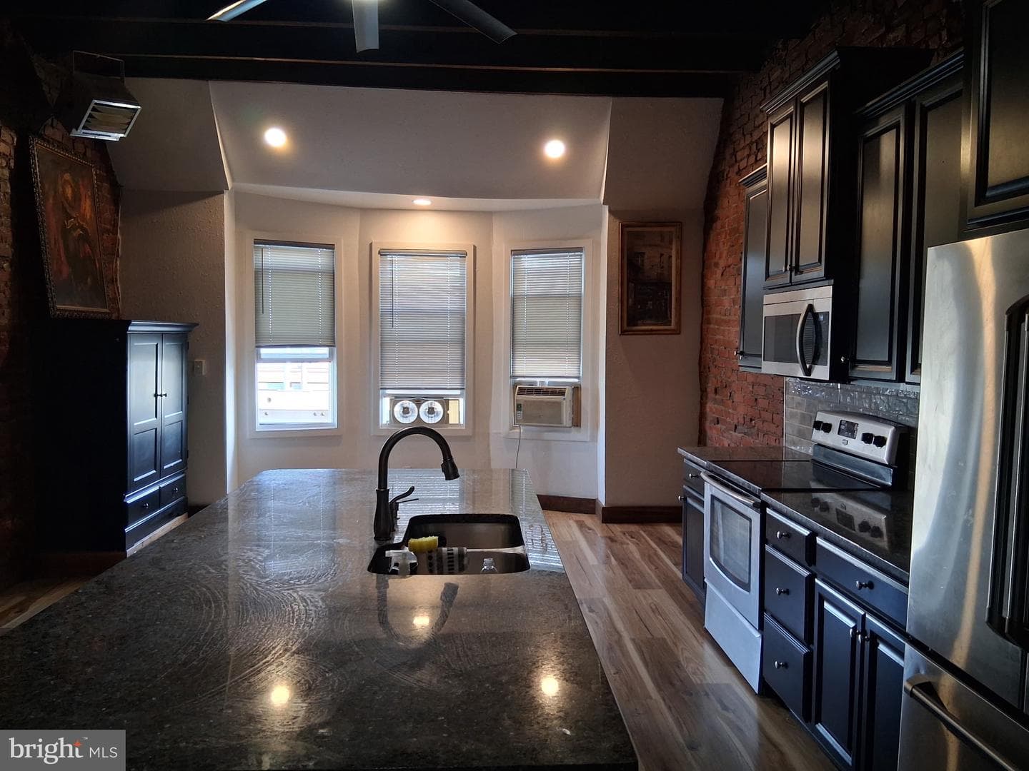 3232 Kensington Avenue photo 7