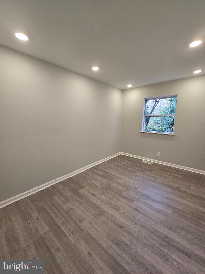 5625 Crowson Street photo 17