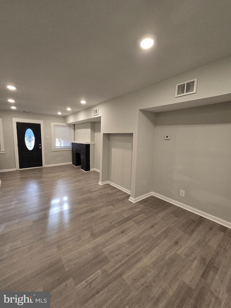 5625 Crowson Street photo 5