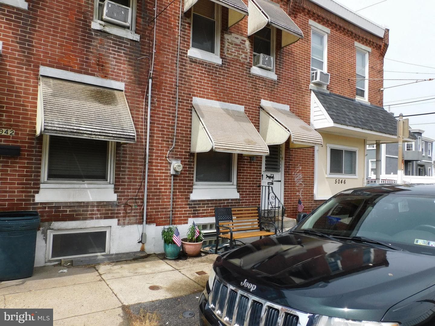 5044 James Street photo 3