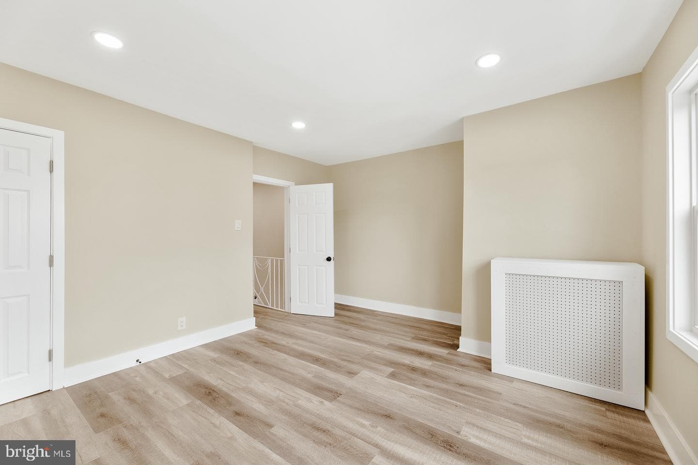 4059 Howland Street photo 15