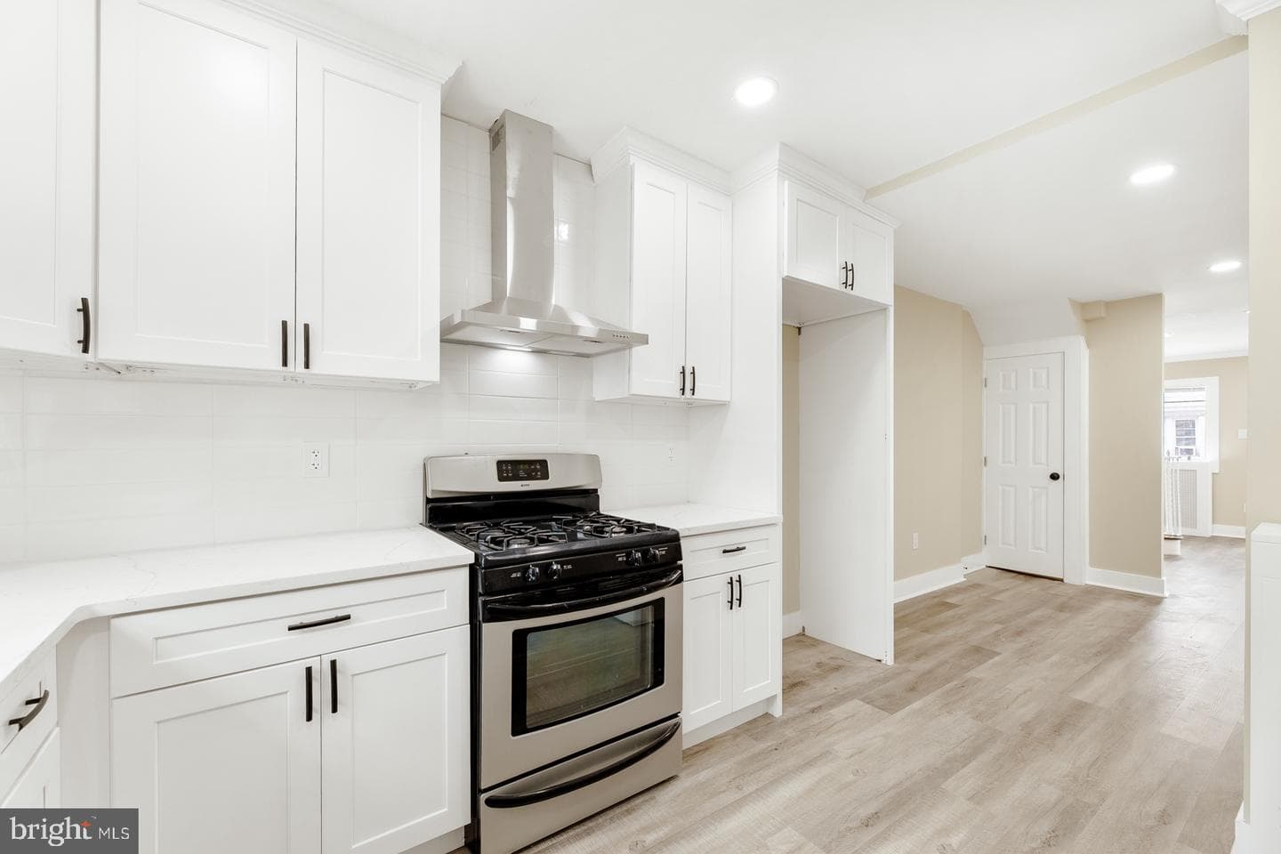 4059 Howland Street photo 8