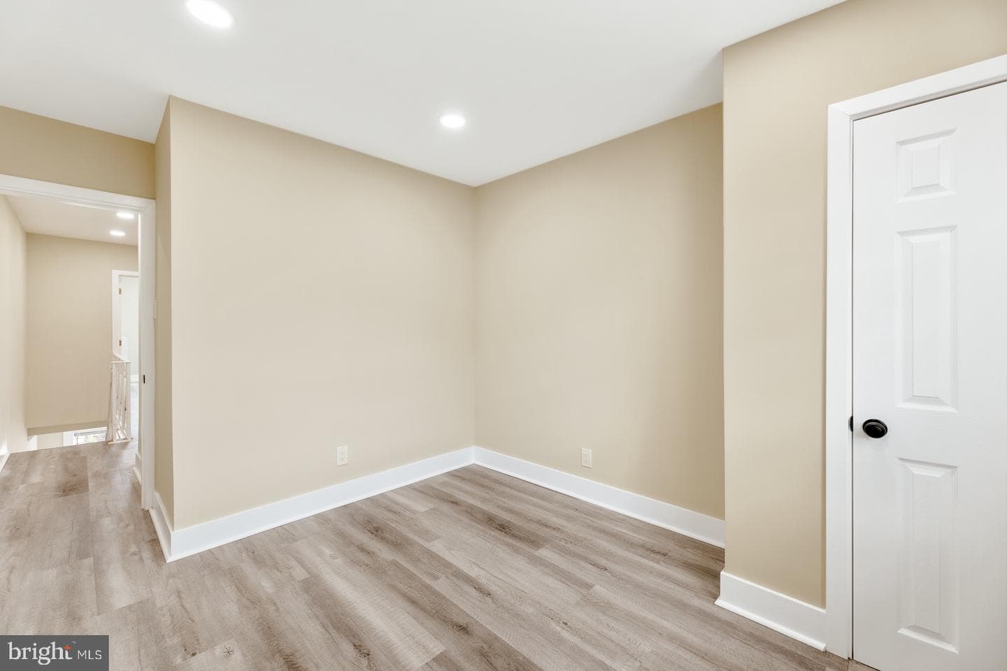 4059 Howland Street photo 9