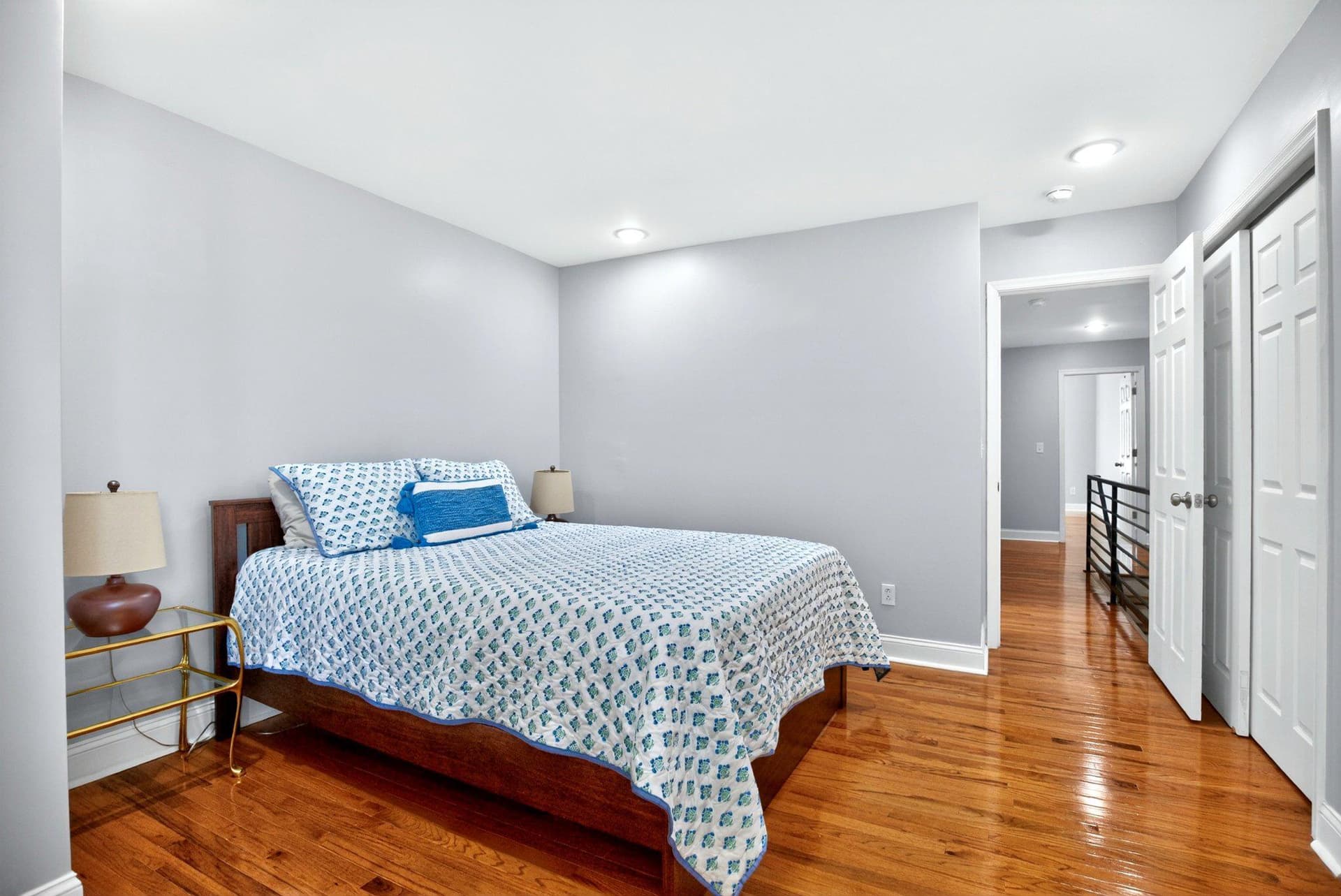 5148 Catharine Street photo 17