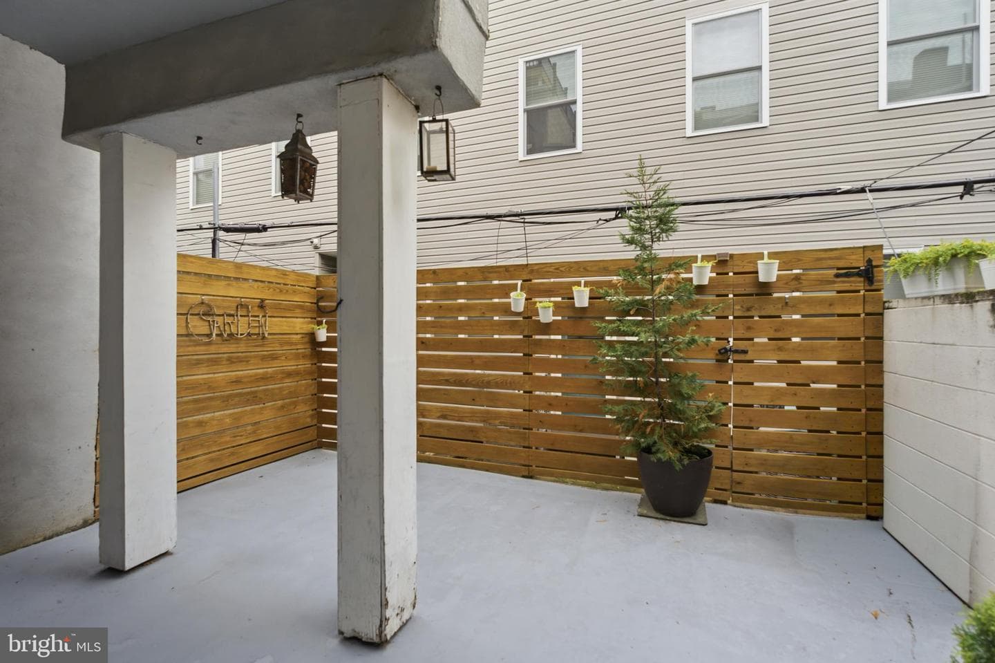 2137 Bainbridge Street photo 40