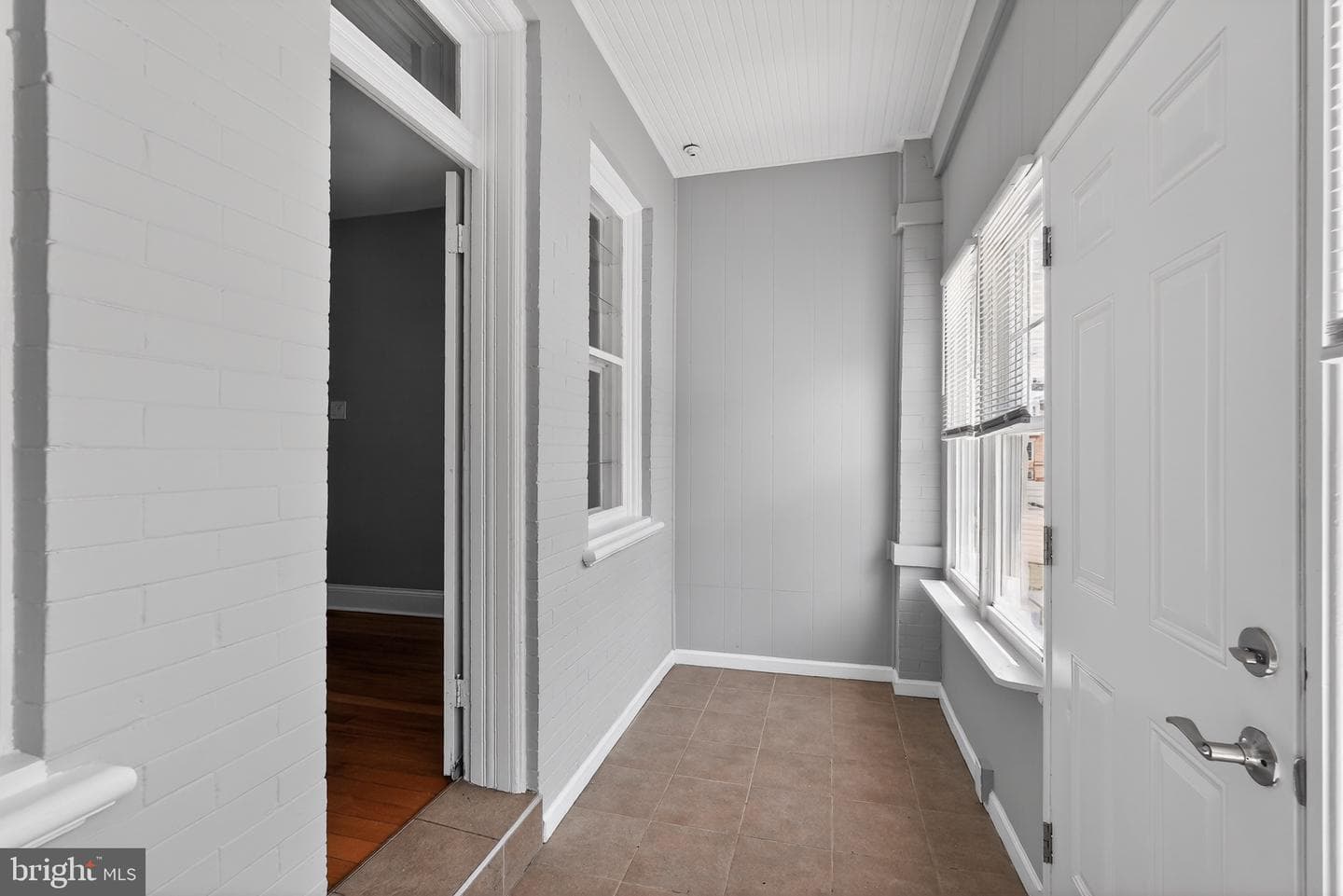 2114 S Lambert Street photo 2