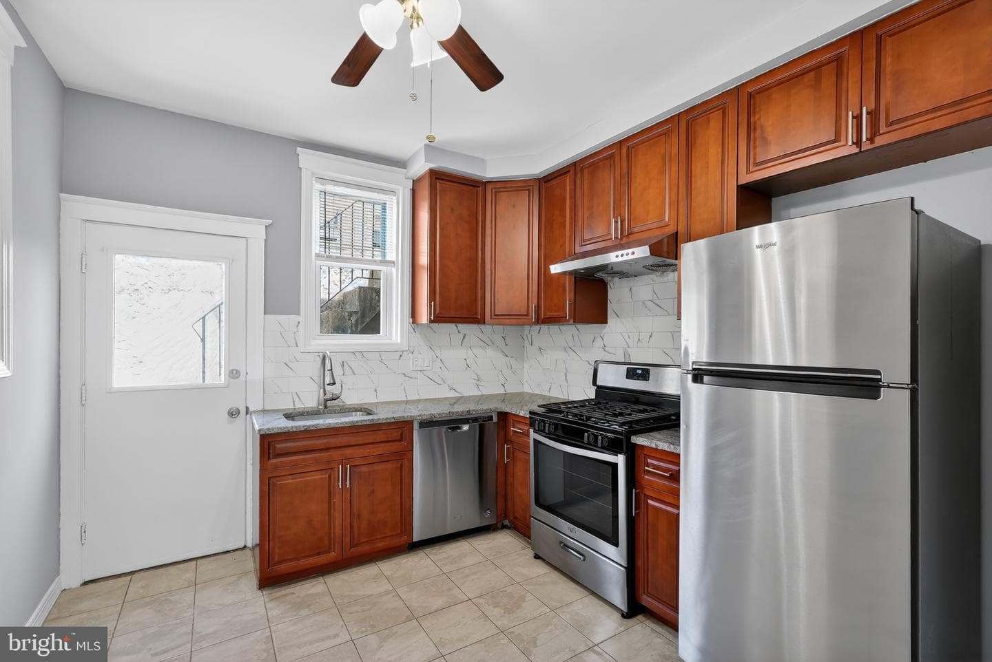 2114 S Lambert Street photo 8