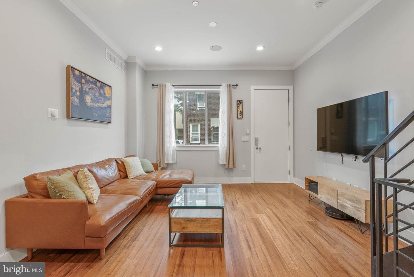2059 Fernon St photo 5