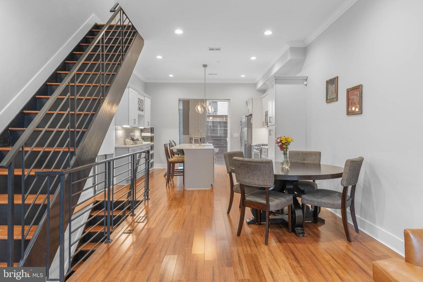2059 Fernon St photo 7