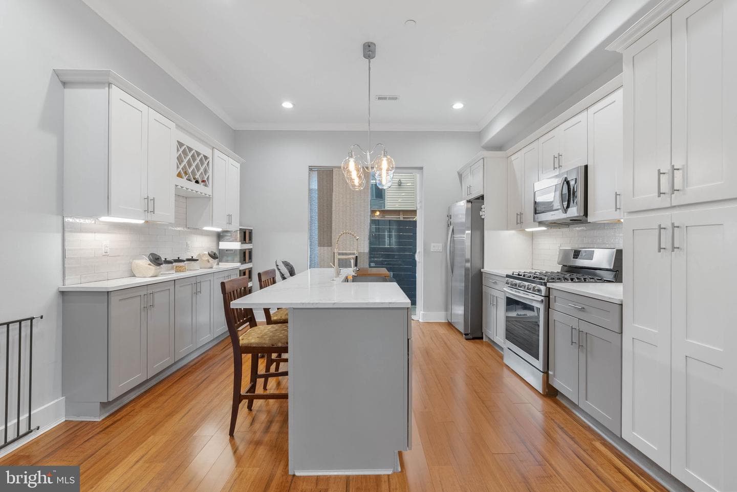2059 Fernon St photo 9