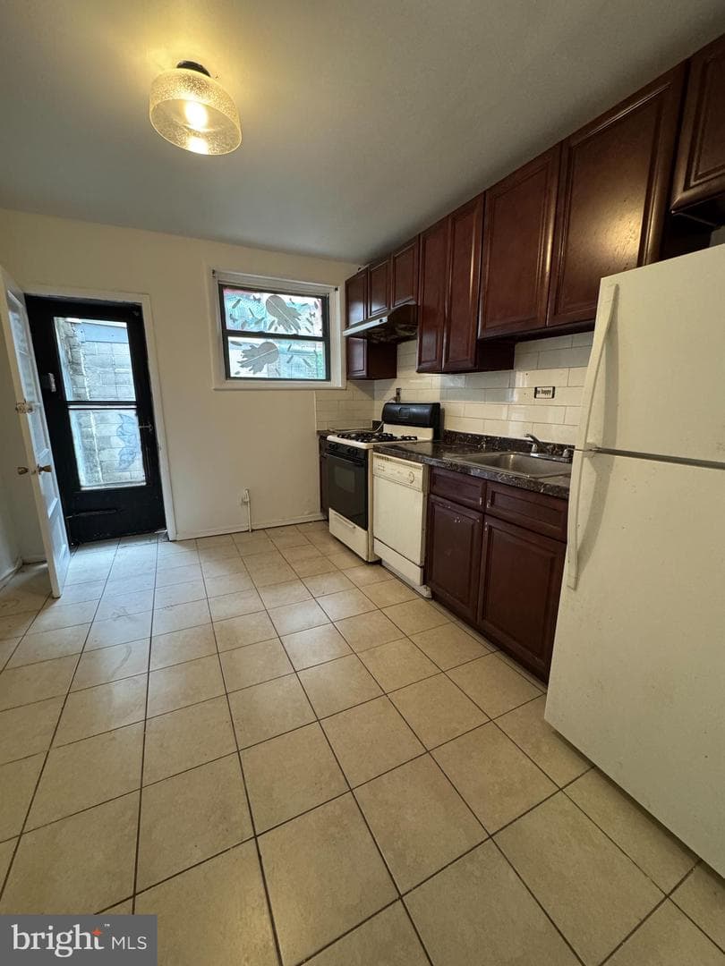 2303 S Mildred Street photo 2