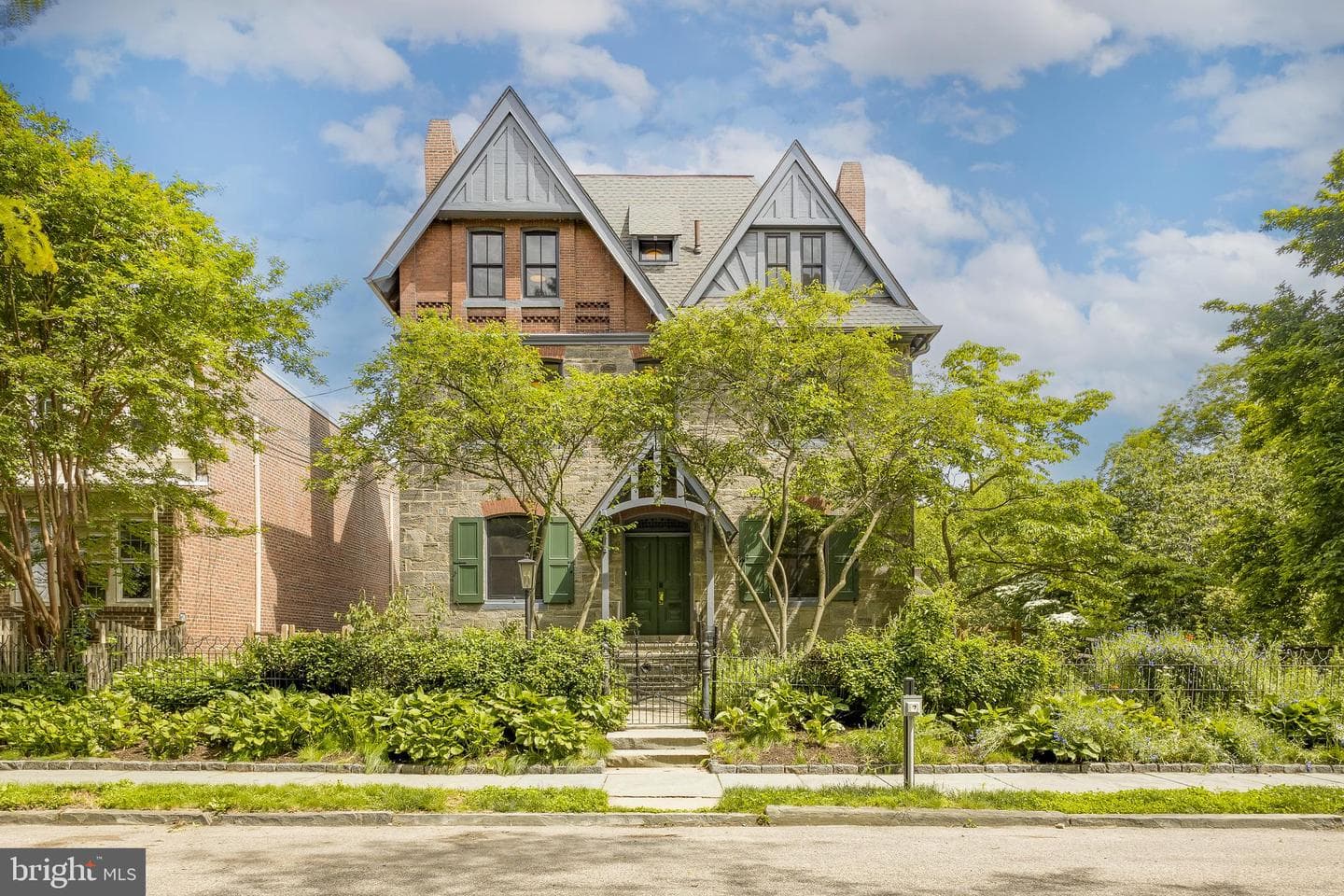 148 W Highland Avenue
