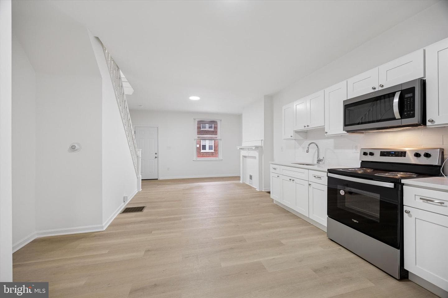 176 W Hansberry Street photo 13