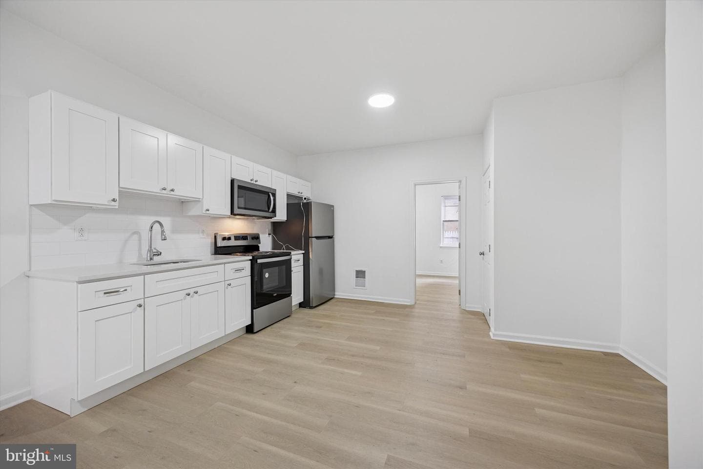 176 W Hansberry Street photo 15
