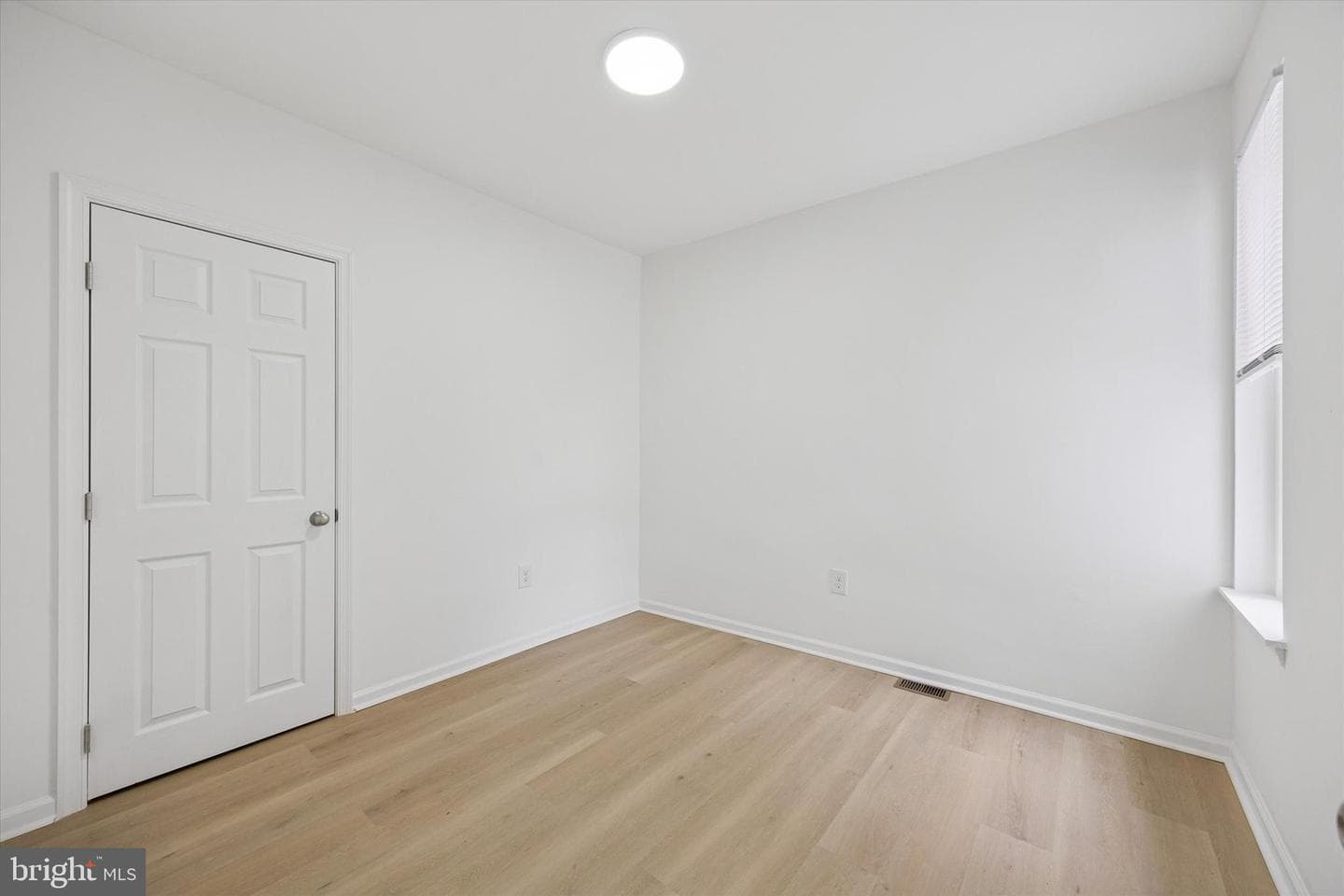 176 W Hansberry Street photo 8
