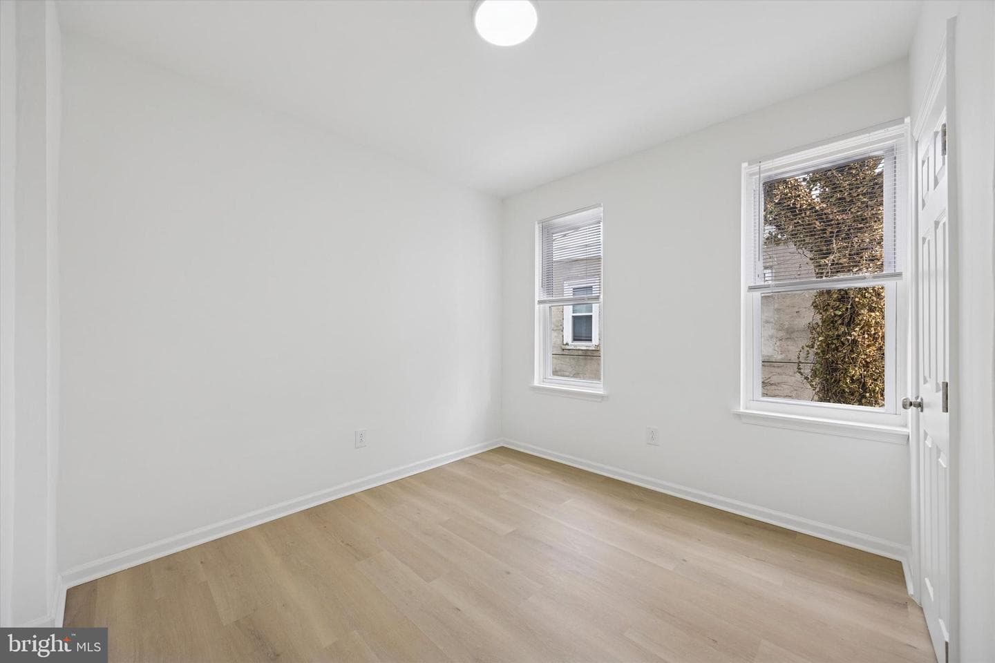 176 W Hansberry Street photo 9