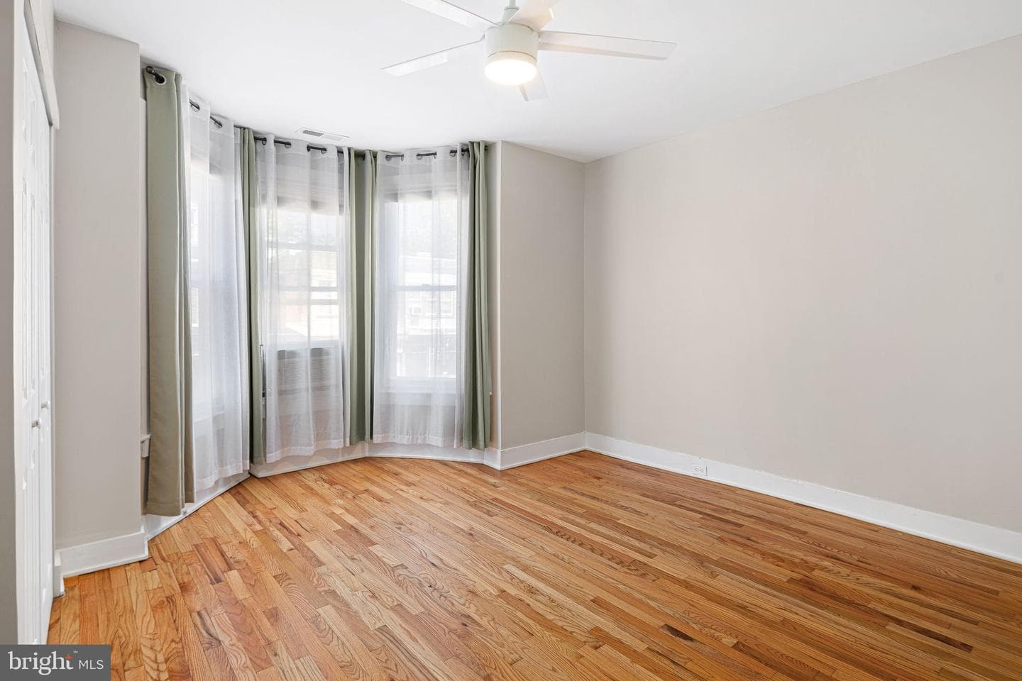 138 E Pleasant Street photo 19